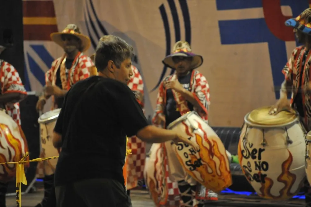 La comparsa Tronar de Tambores en uno de los Rondamomo.