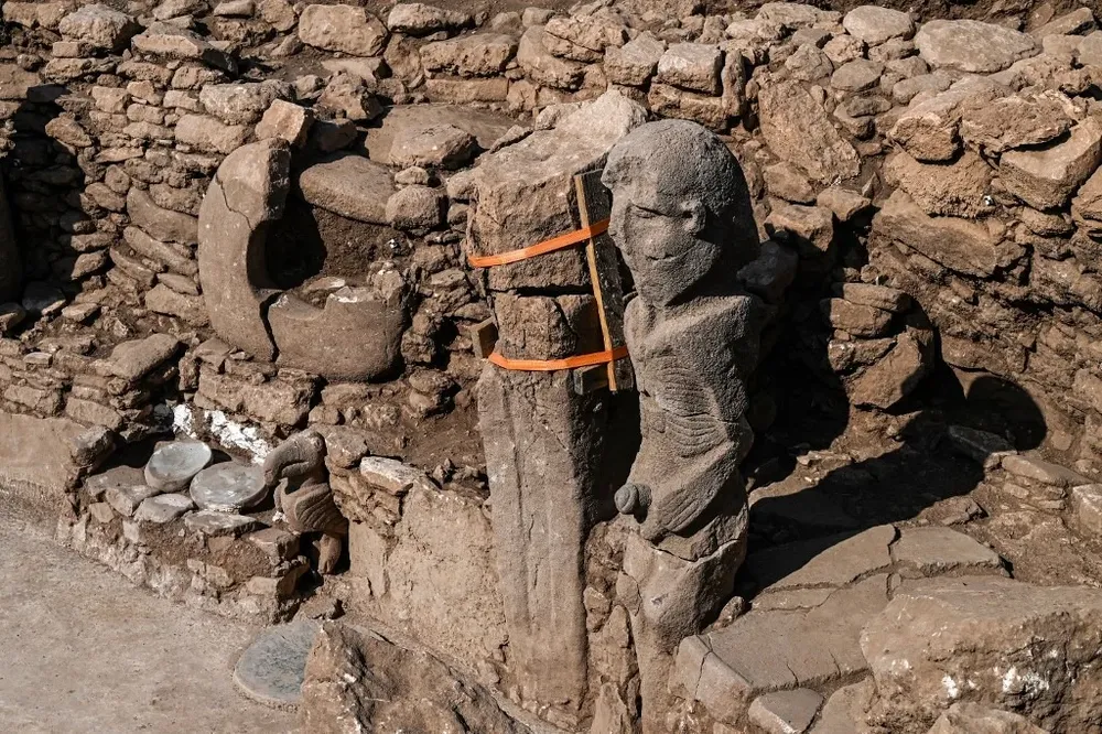 El hombre de piedra, datado en 12.000 años.