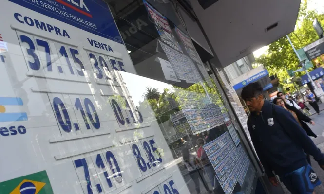 El dólar sigue en caída libre y va rumbo a los $ 38 en el interbancario