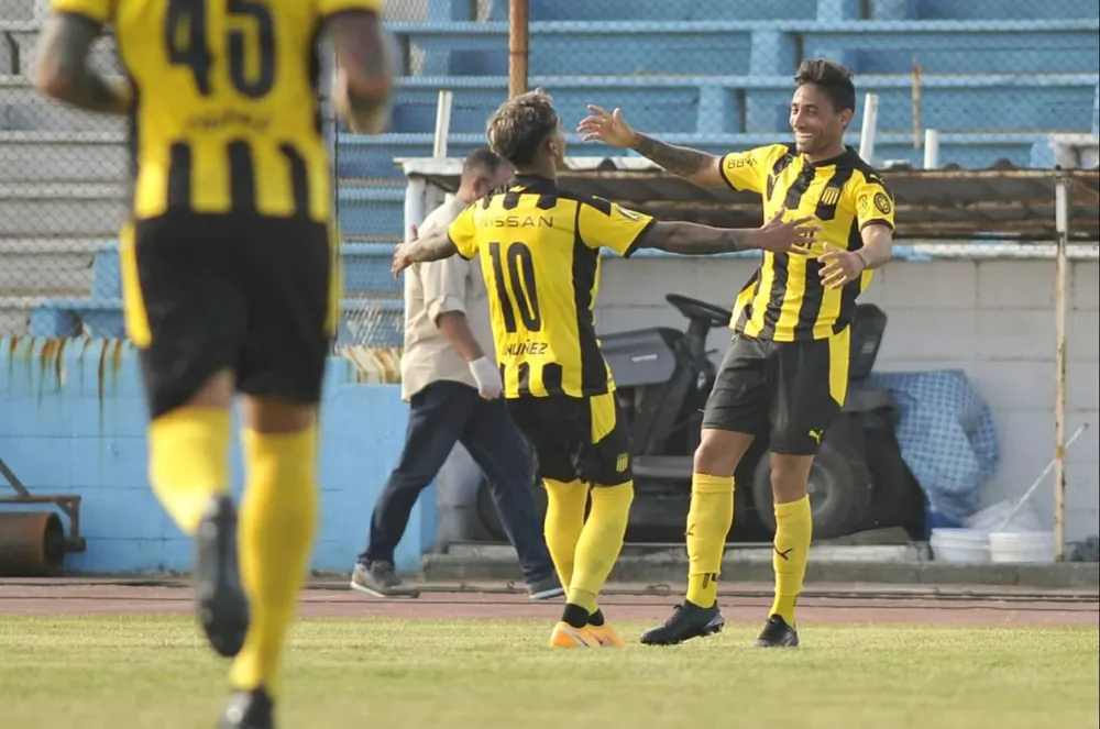 Jonathan Urretaviscaya y Darwin Torres