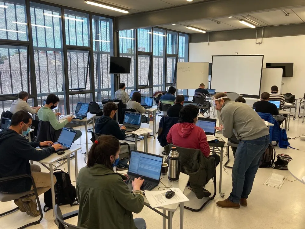 Estudiantes de la UTEC toman cursos de Google Cloud