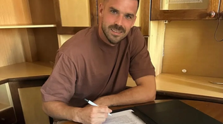 Mauricio Aquino al firmar con La Luz