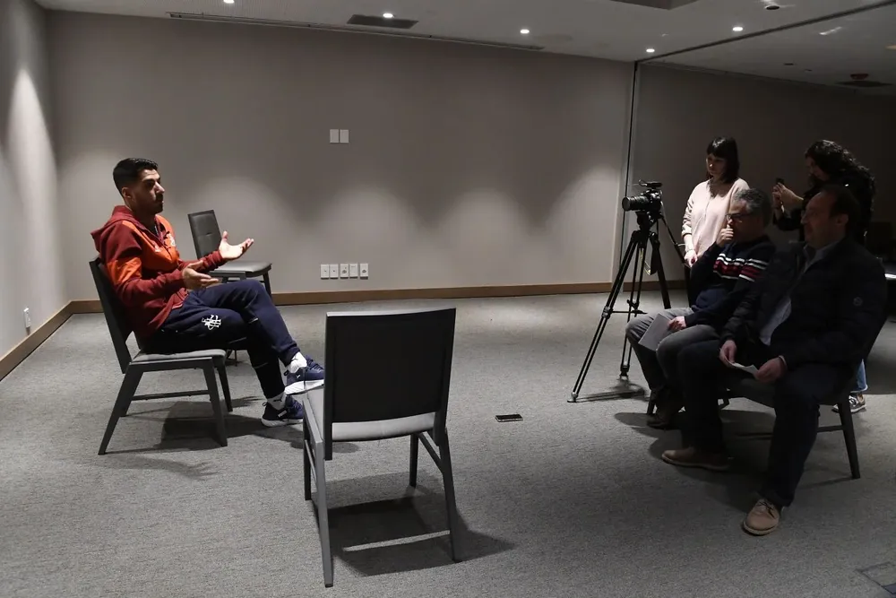 Suárez en la charla con Referí