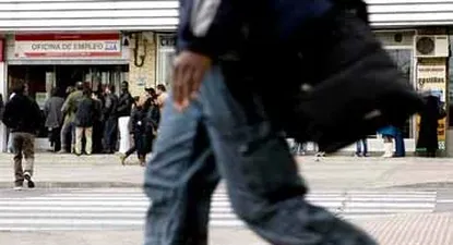 Emigración de españoles creció 44% durante el primer semestre