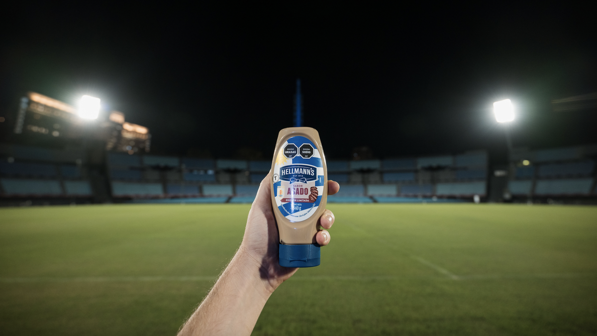 Hellmanns acompaña la fiebre futbolera con un sabor inspirado en el plato más uruguayo