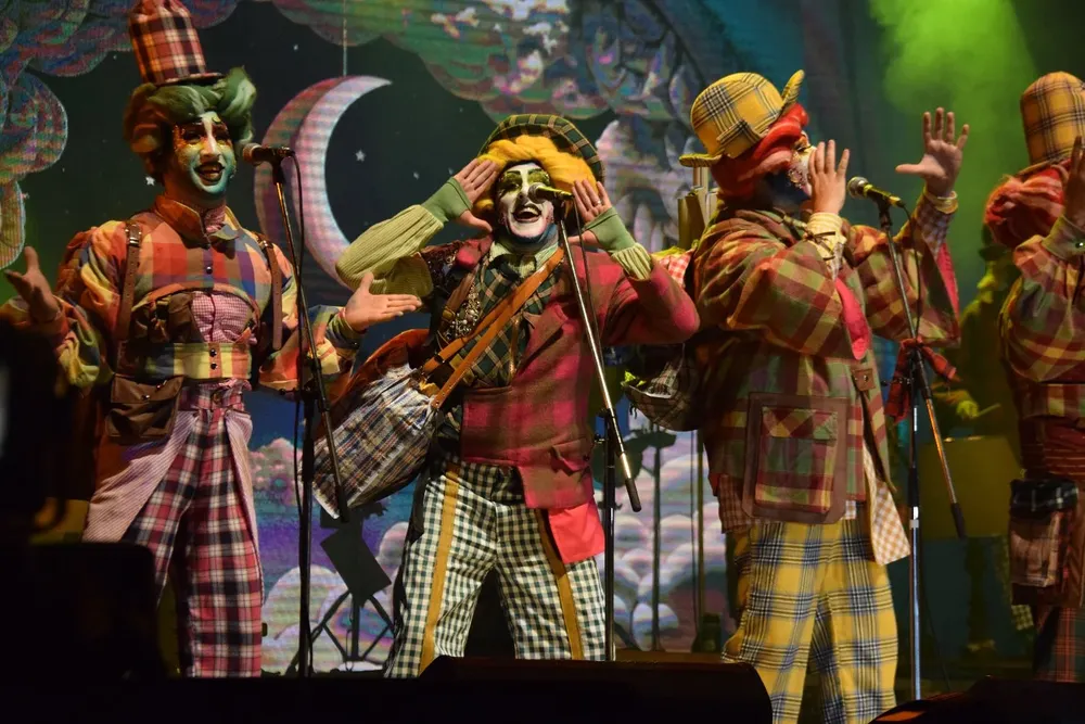 Asaltantes con Patente.