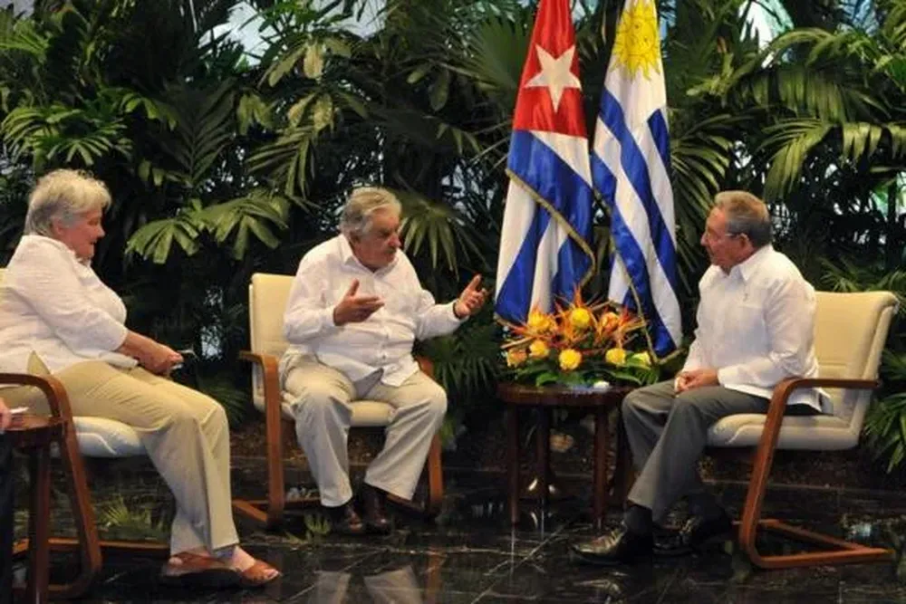 Topolansky, Mujica y Castro
