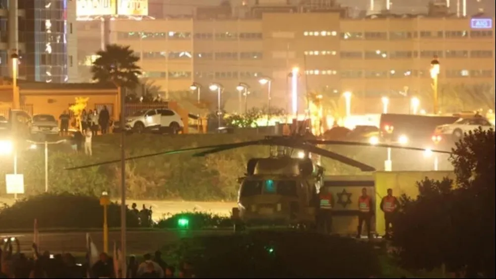 Los 13 rehenes liberados por Hamas fueron llevados en helicóptero a Tel Aviv.