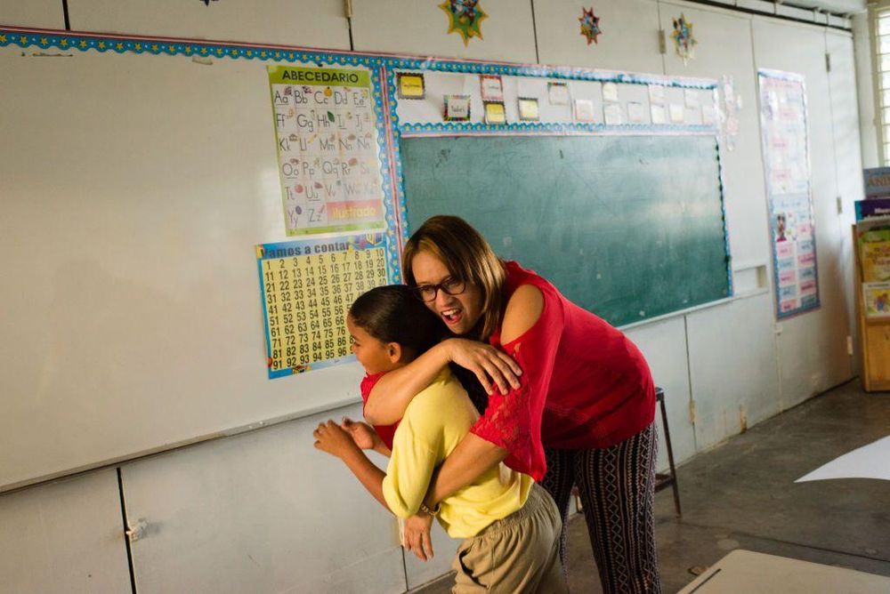 En Puerto Rico, que es parte de Estados Unidos, las clases en las escuelas son en español.