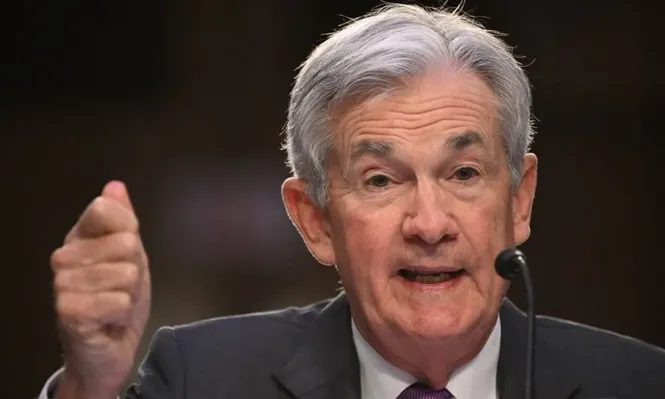 Powell advierte que tasas de la Fed podrían subir más de lo previsto