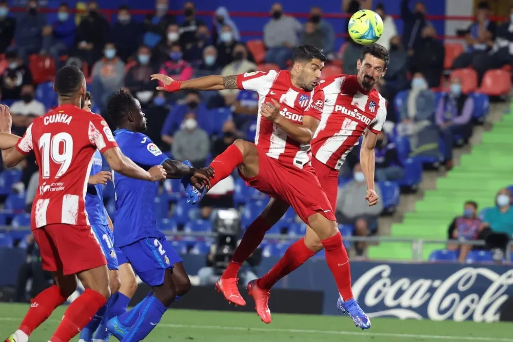 El cabezazo de Luis Suárez