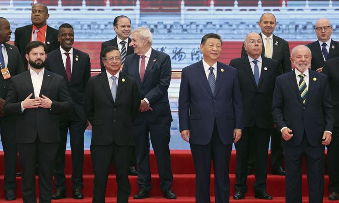 Xi Jinping con Boric, Petro y Lula durante el último Foro China-Celac.