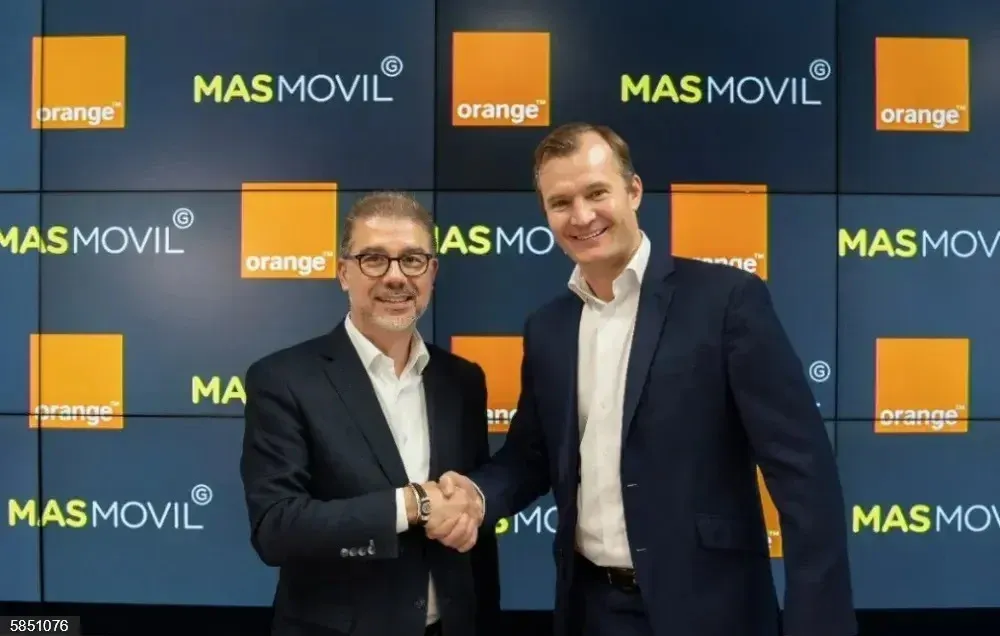 Ludovic Pech, consejero delegado de Orange España, y Meinrad Spenger, consejero delegado de MásMóvil han firmado la constitución de la nueva joint venture