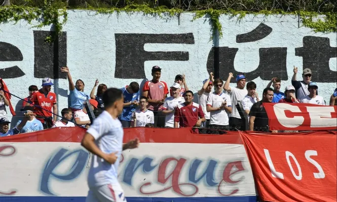 Hinchas de Nacional en Belvedere