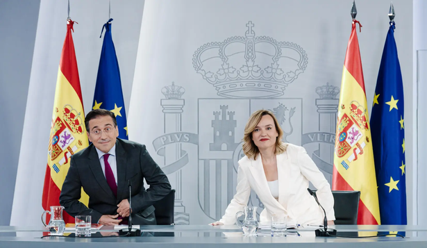 José Manuel Albares y Pilar Alegría en rueda de prensa tras la reunión del Consejo de Ministros