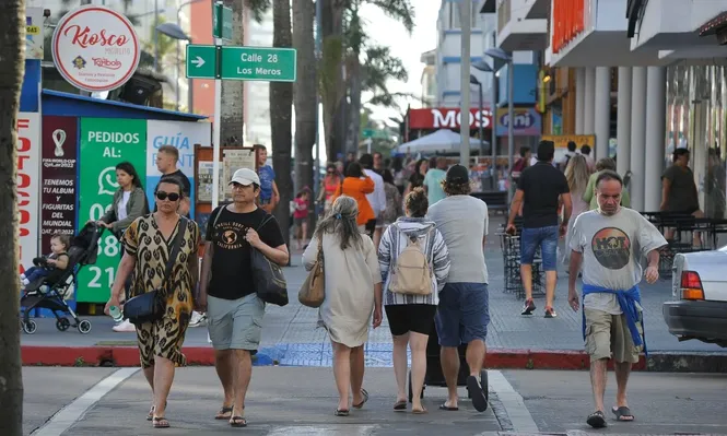 Avenida Gorlero recibió el 2023 con sus calles colmadas de turistas