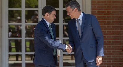 Imanol Pradales, presidente del País Vasco y Pedro Sánchez, presidente del Gobierno español.