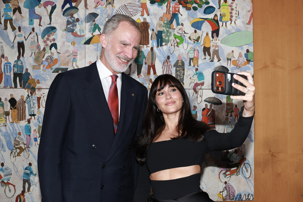 El rey Felipe VI y la cantante española, Aitana.