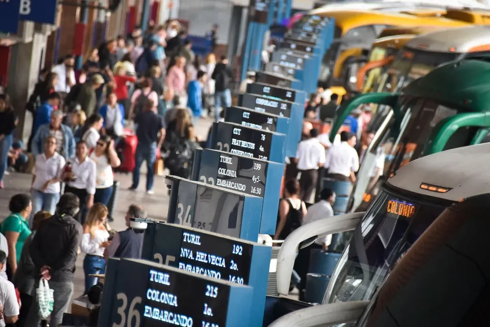 Desde Tres Cruces salen viajes al interior y también al exterior del país.