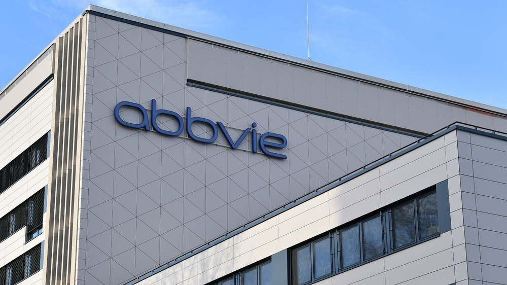 La investigación fue financiada por AbbVie, la compañía farmacéutica que fabrica el medicamento.