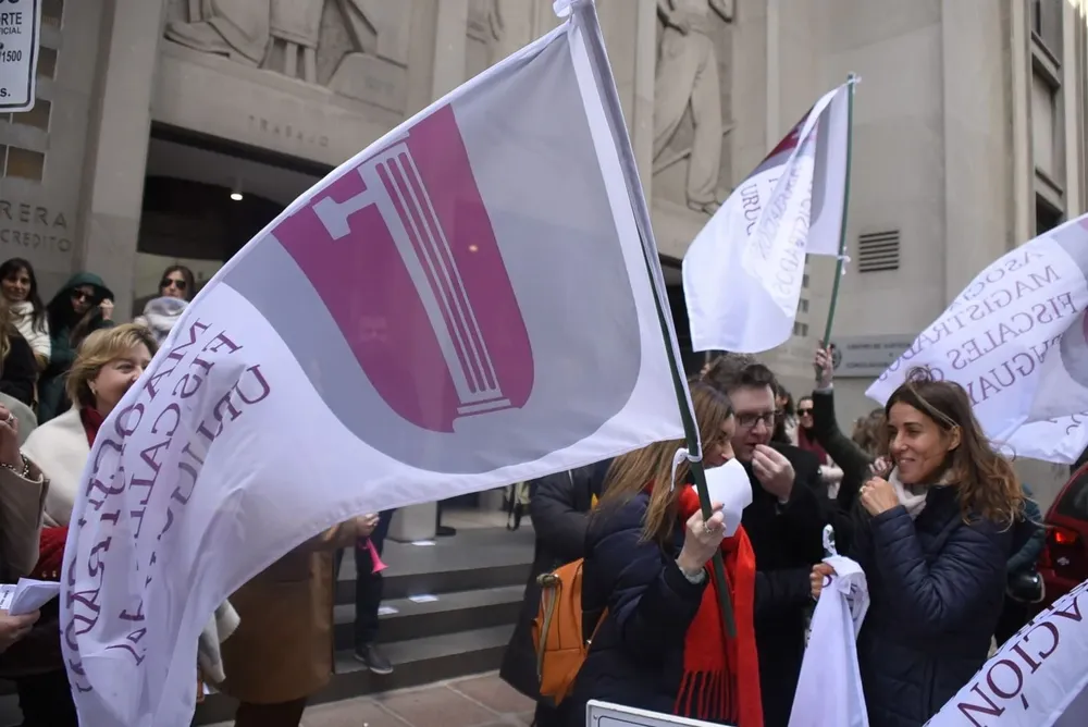 En mayo se debe elaborar el nuevo presupuesto y estamos sin tener respuestas a nuestros planteos, dijeron desde el sindicato (foto archivo de una manifestación de trabajadores fiscales)