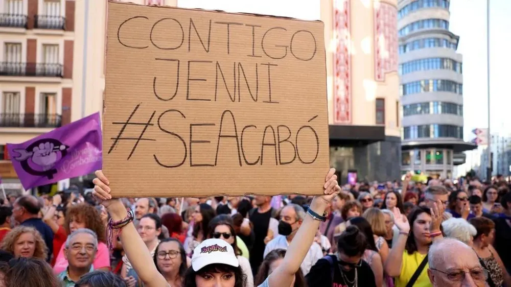 Cientos de mujeres se convocaron para marchar en apoyo a Jennifer Hermoso