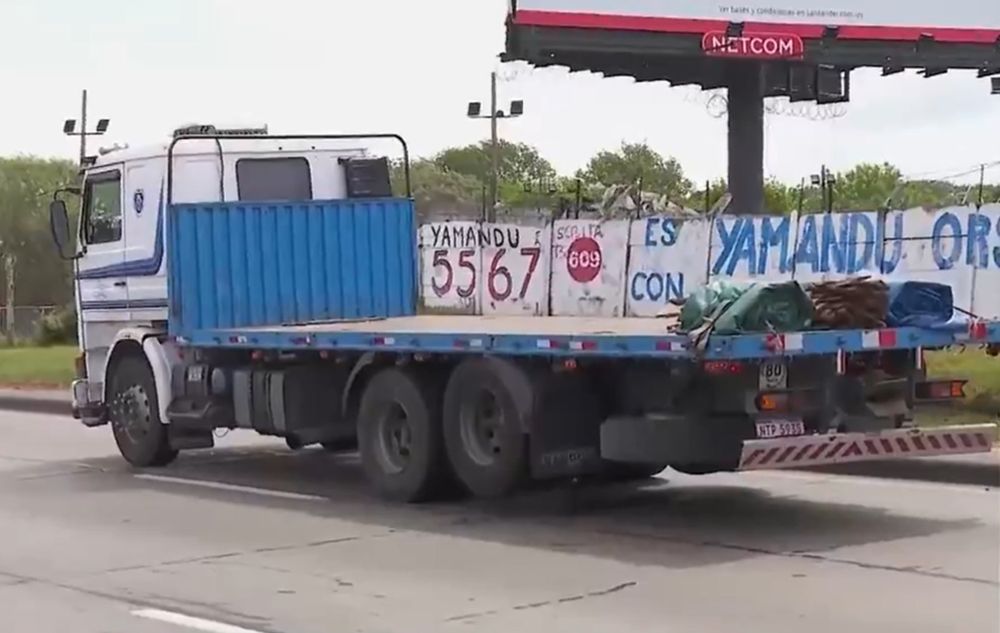 Camión que fue robado sobre Avenida Agraciada y recuperado sobre la rambla portuaria