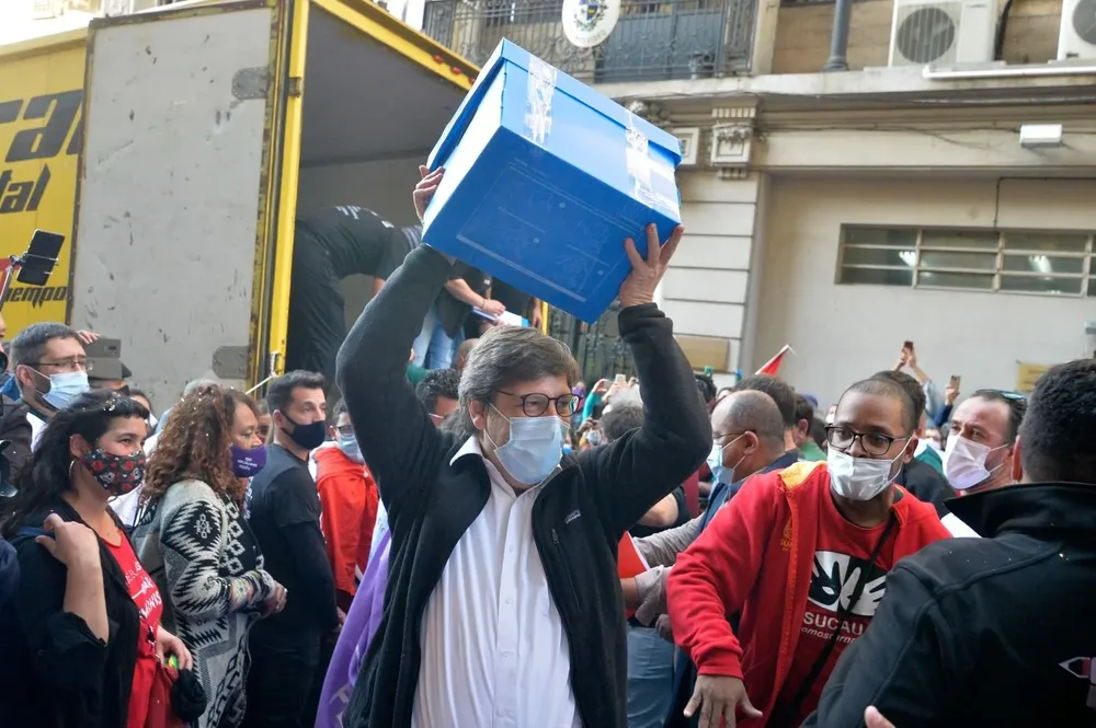 Llegada de las firmas contra la LUC a la Corte Electoral