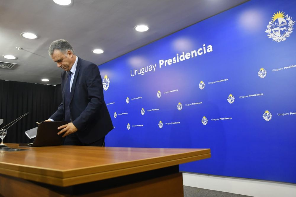 Yamandú Orsi en conferencia de prensa en Torre Ejecutiva.jpeg