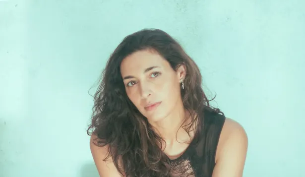 Fernanda Trías: Solo en el filo de la cornisa se puede conocer a una persona