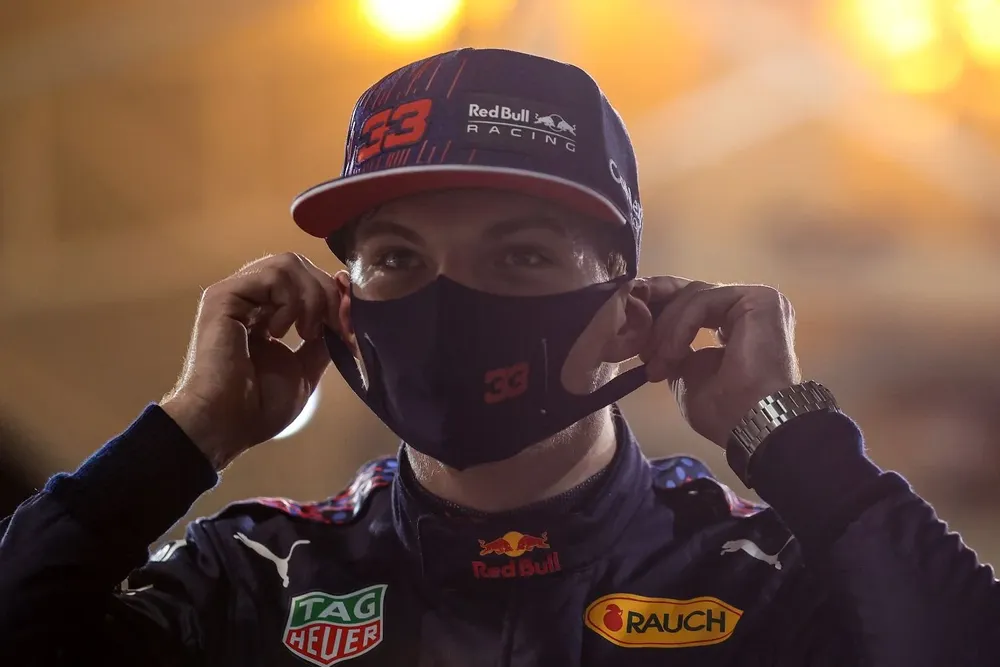 Max Verstappen celebra haber conseguido la primera pole position del año en Baréin