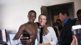 Macron, una foto con la mala seña y una nueva polémica