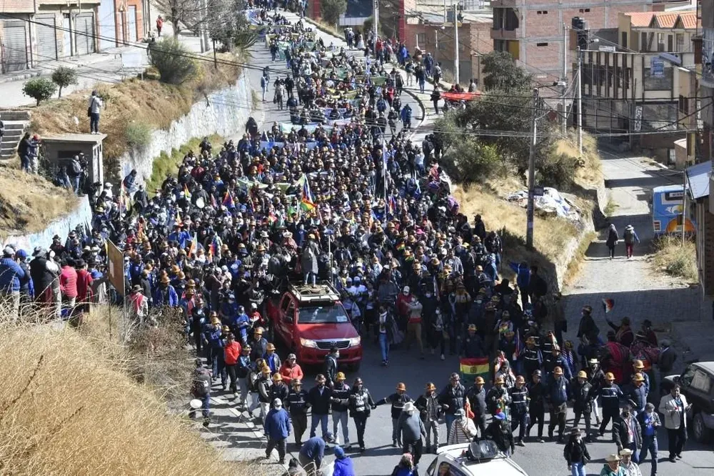 Al comenzar la caminata, el vicepresidente Choquehuanca dijo “las organizaciones están nuevamente en las calles para decirle al mundo, a todos, que aquí estamos.