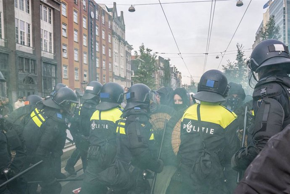 La policía holandesa intenta controlar los ataques contra aficionados del Maccabi.