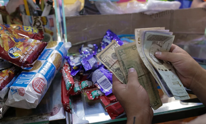 Crisis cambiaria en Venezuela: auge de criptomonedas y detenciones por difundir el dólar paralelo en redes