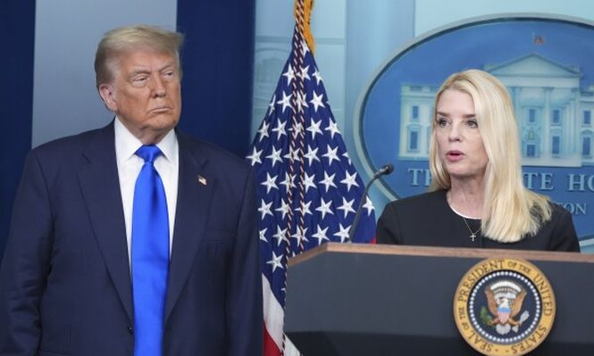 Trump destituye a Pam Bondi como fiscal general: una aliada que quedó en la mira por la gestión del caso Epstein