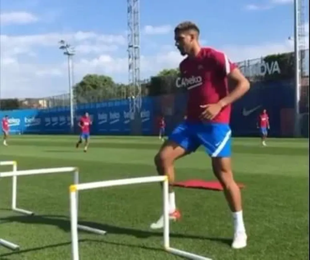 Ronald Araújo en la práctica de Barcelona