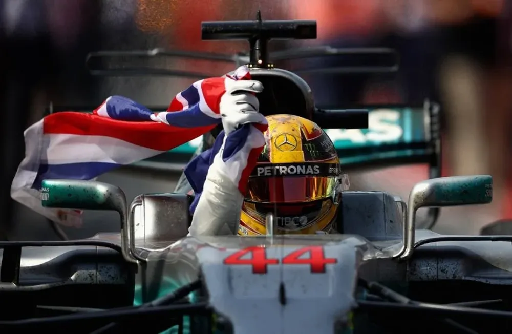 Hamilton ganó en Canadá