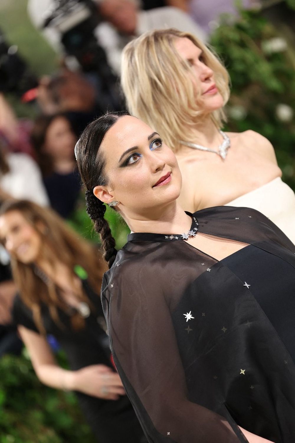Lily Gladstone y Gabriela Hearst en la alfombra roja de la Met Gala 