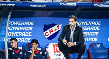 Jorge Bava en el partido entre Nacional y Central Español