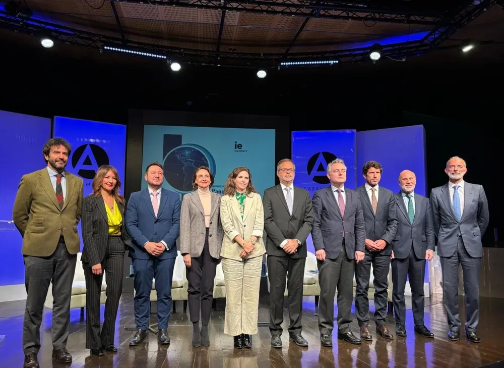 Todos los participantes del evento tras el debate en Casa de América.