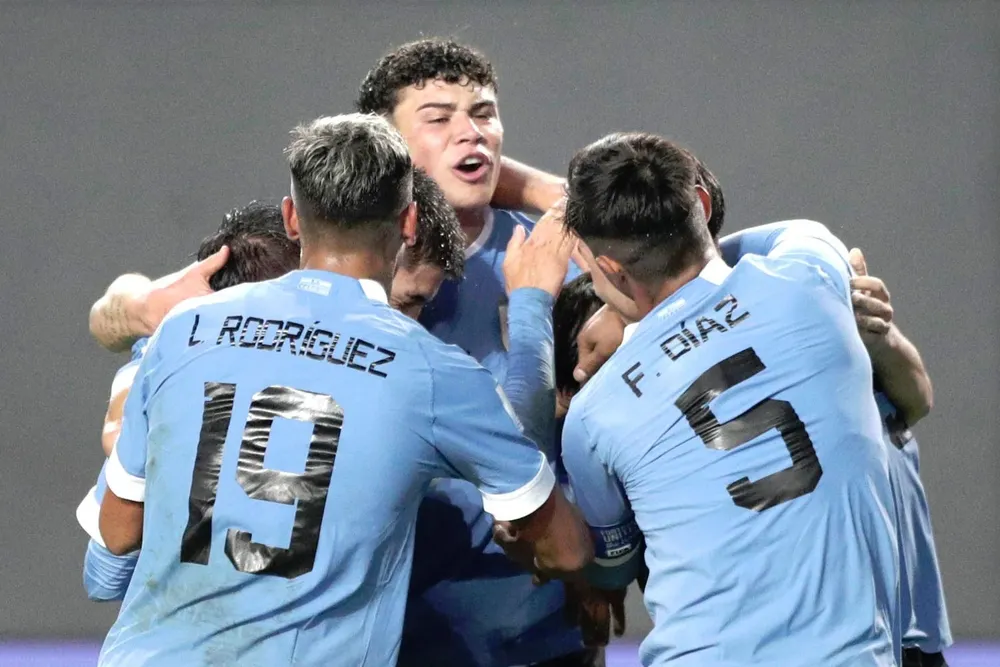 Uruguay celebra el 1-0 ante Irak