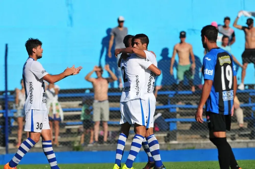 Leyes aplaude a Fernando Machado, autor del segundo gol