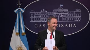 Manuel Adorni se presenta en Diputados.