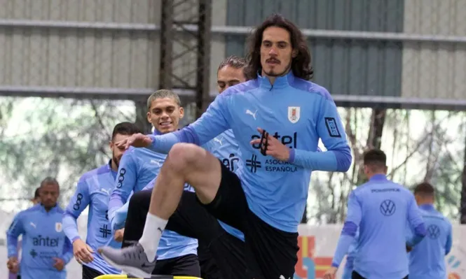 Edinson Cavani se sumó a los entrenamientos de la selección uruguaya pensando en la Copa América
