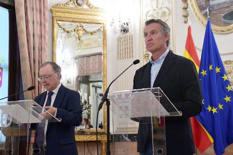 Nuñez Feijoo y Juanma Moreno respaldan a Vivas en Ceuta y le exigen a Pedro Sánchez que haya expulsiones de inmigrantes ilegales