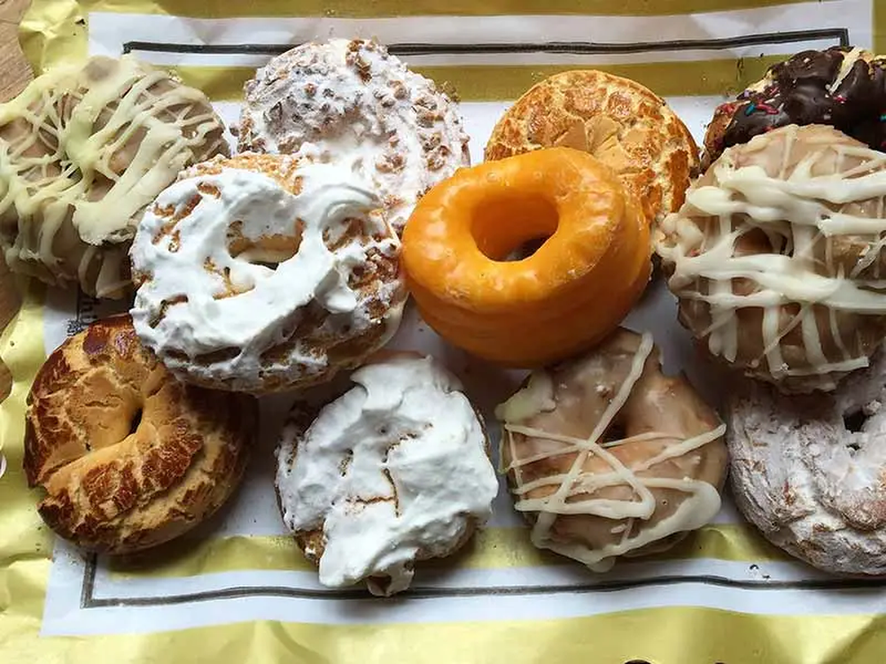 Rosquillas, roscones y las comidas de los días de Santos en España.