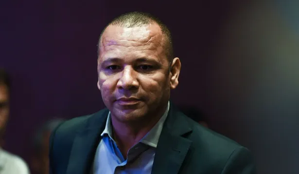 El padre de Neymar no pagará la fianza de Alves.