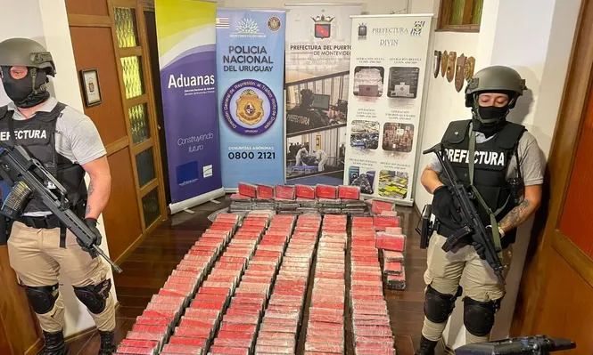 Incautación de 335 kilos de cocaína encontrados en un barco en el Puerto de Montevideo