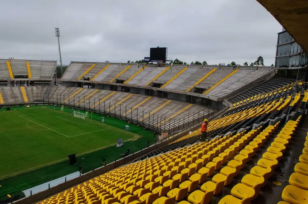 El Estadio Campeón del Siglo recibirá el partido 100 oficial este jueves cuando Peñarol juegue ante Sport Huancayo